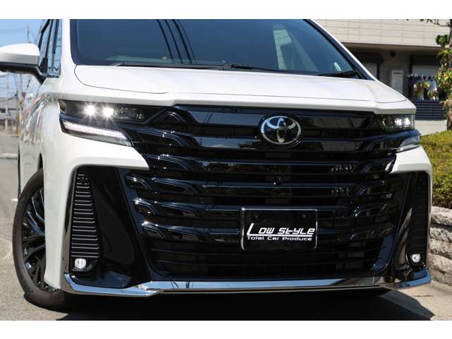 Toyota Vellfire 12