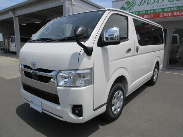Toyota Hiace Van 11