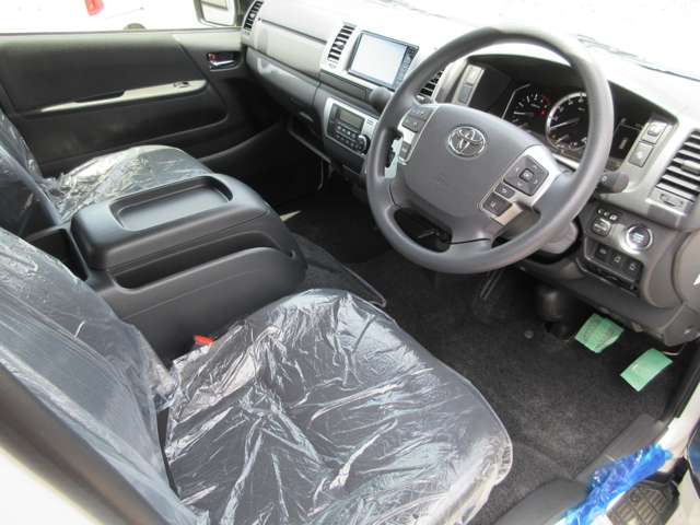 Toyota Hiace Van 12