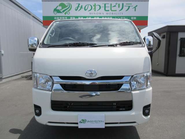 Toyota Hiace Van 4