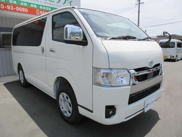 Toyota Hiace Van 5