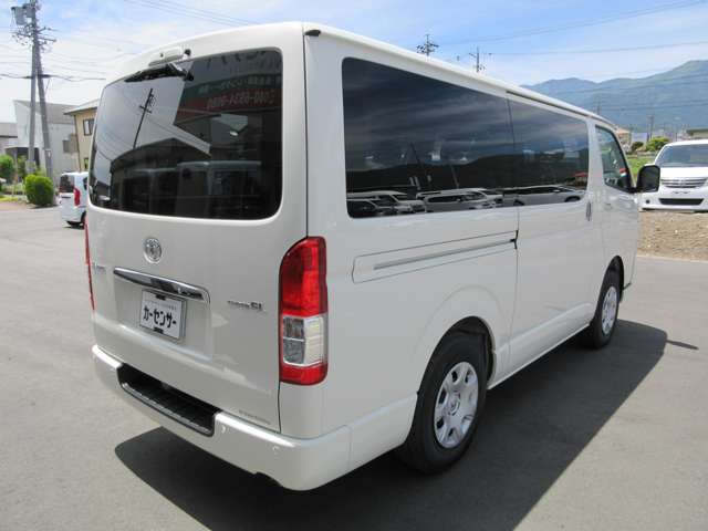 Toyota Hiace Van 7