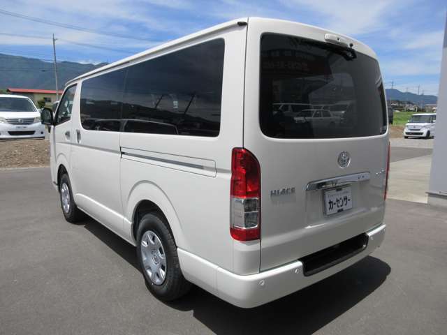 Toyota Hiace Van 9