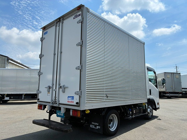Isuzu Elf 11