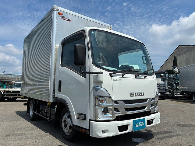 Isuzu Elf 4