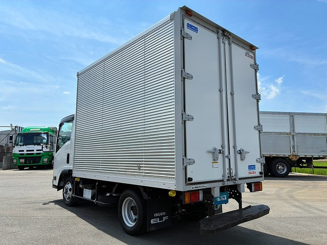 Isuzu Elf 9