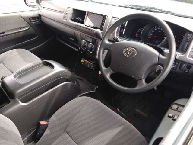 Toyota Hiace Van 7