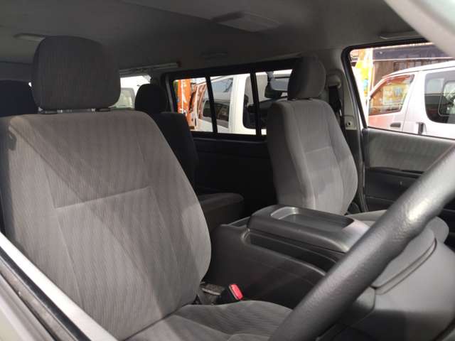 Toyota Hiace Van 8