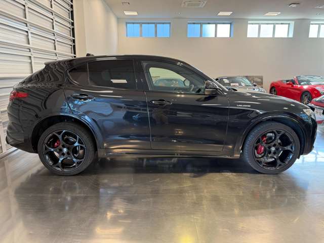 Alfa Romeo Stelvio 12
