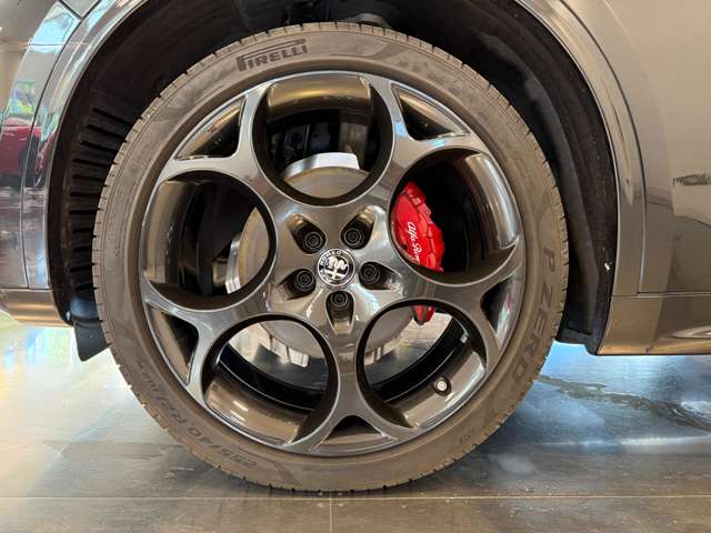 Alfa Romeo Stelvio 8