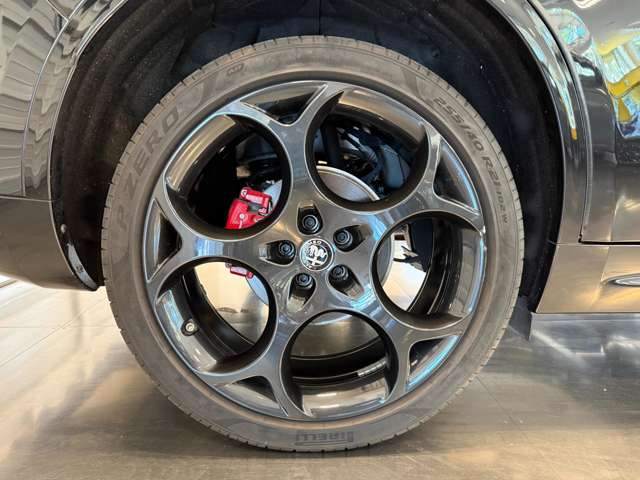 Alfa Romeo Stelvio 10