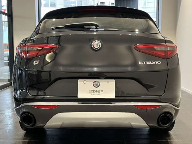Alfa Romeo Stelvio 5