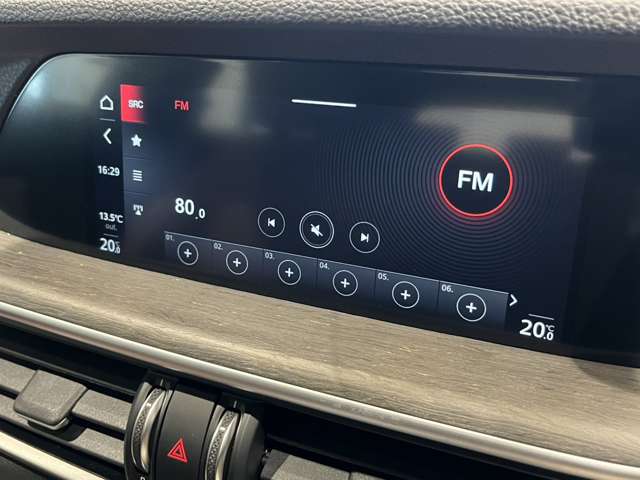 Alfa Romeo Stelvio 10