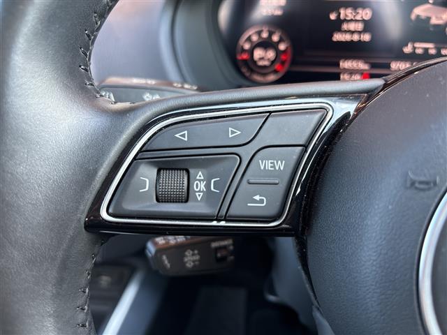 Audi Q2 11
