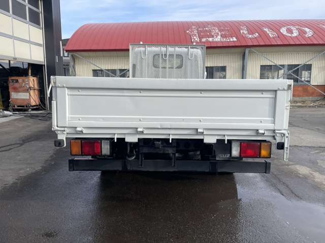 Isuzu Elf 7