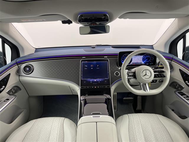 Mercedes-Benz EQE SUV 3