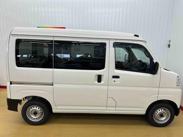 Daihatsu Hijet Cargo 6