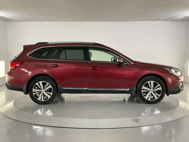 Subaru Legacy Outback 11