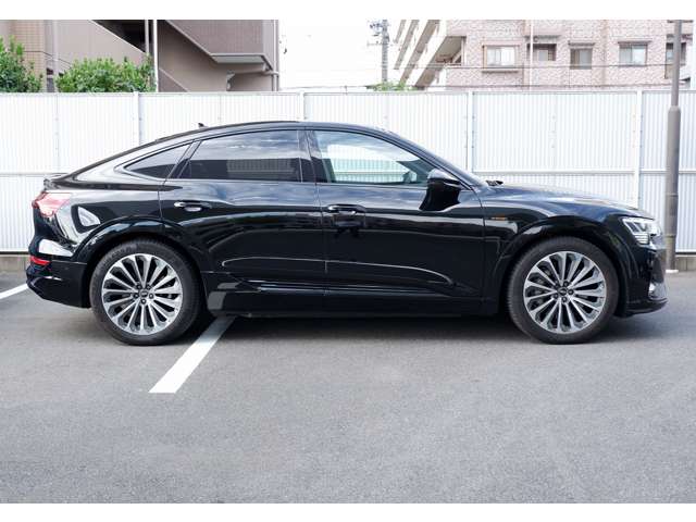 Audi e-tron Sportback 9