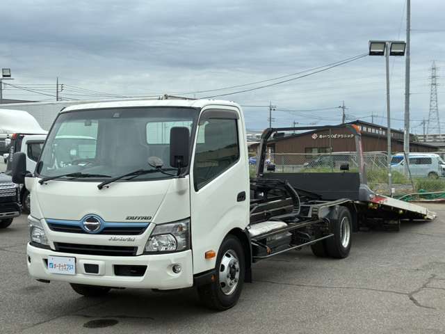 Hino Dutro Hybrid 3