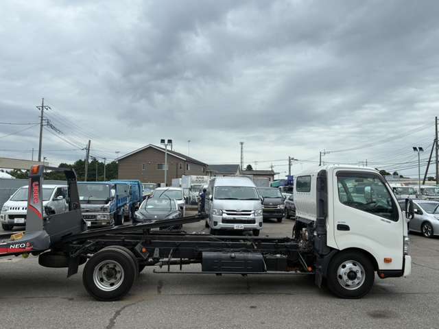 Hino Dutro Hybrid 7