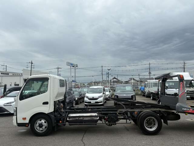 Hino Dutro Hybrid 8