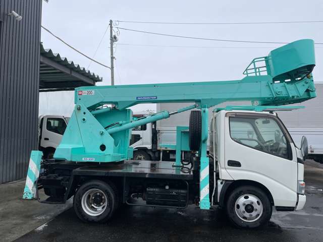 Hino Dutro 4