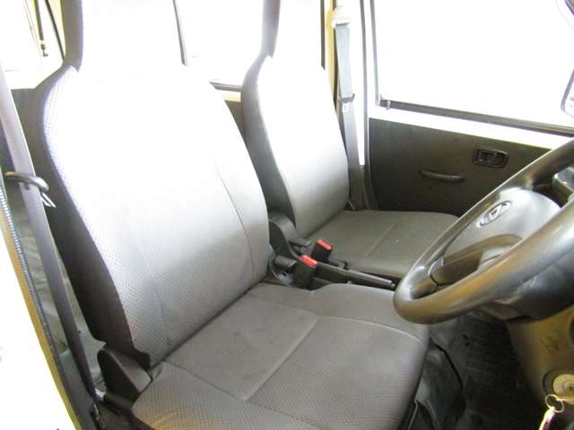 Daihatsu Hijet Cargo 6