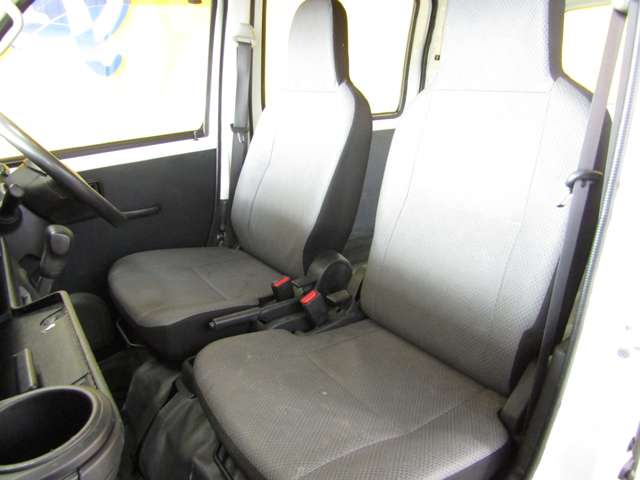 Daihatsu Hijet Cargo 7