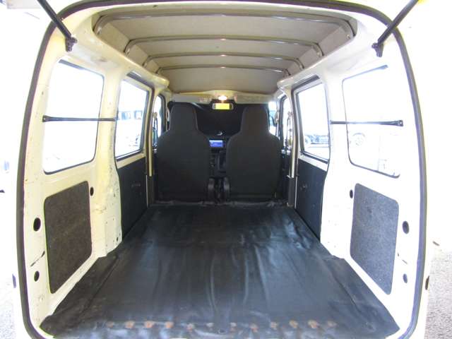 Daihatsu Hijet Cargo 8