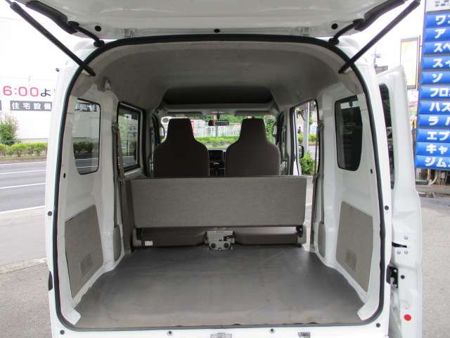 Mitsubishi Minicab Van 6