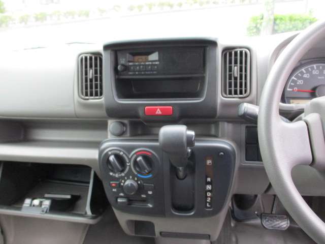 Mitsubishi Minicab Van 8