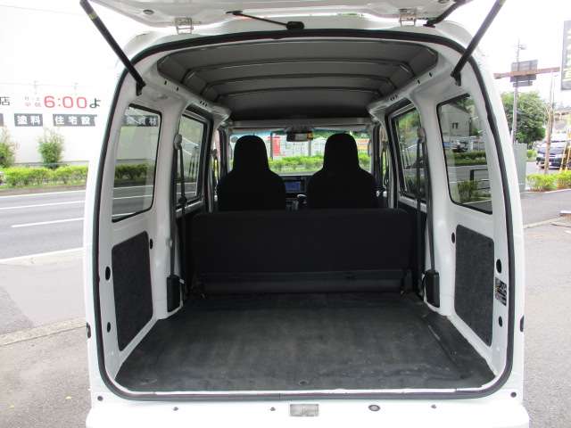 Daihatsu Hijet Cargo 6