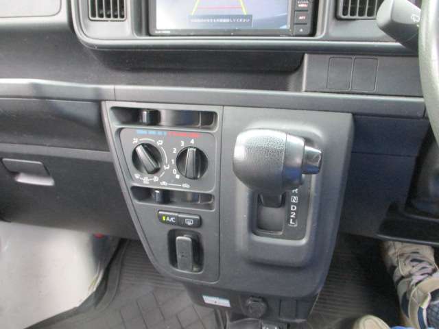Daihatsu Hijet Cargo 10