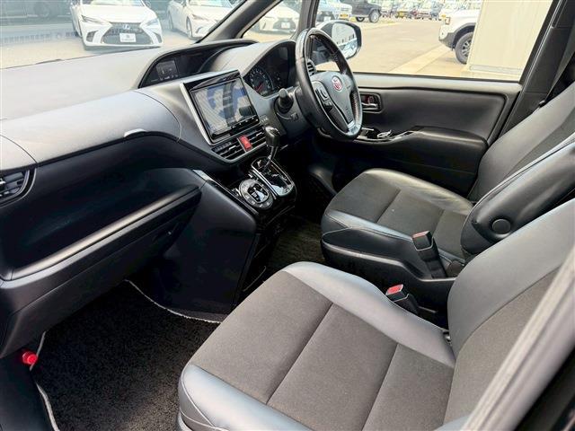 Toyota Noah 12