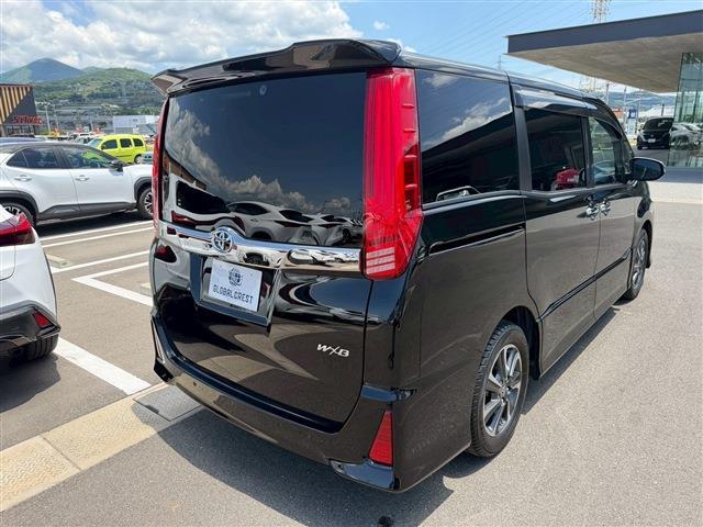 Toyota Noah 6
