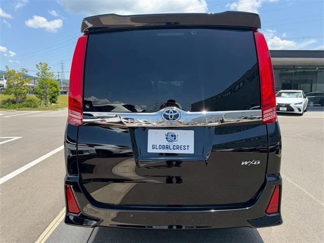 Toyota Noah 7