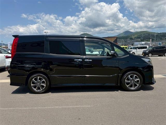 Toyota Noah 10