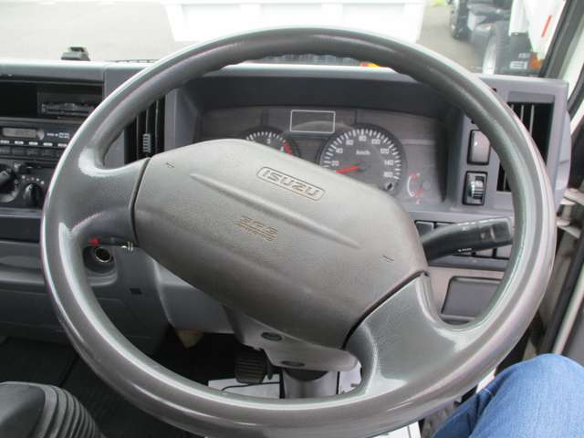 Isuzu Elf 11