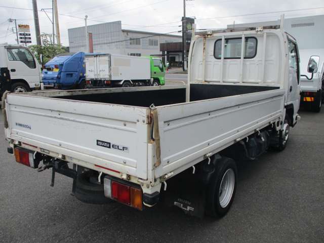Isuzu Elf 4