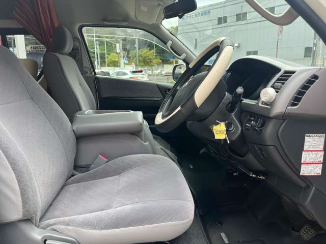 Toyota Regius Ace 11