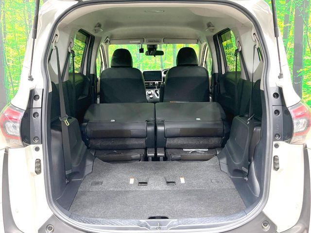 Toyota Sienta 11