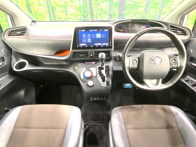 Toyota Sienta 2