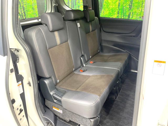 Toyota Sienta 9