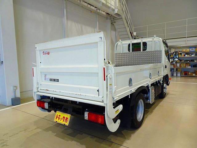 Hino Dutro 3