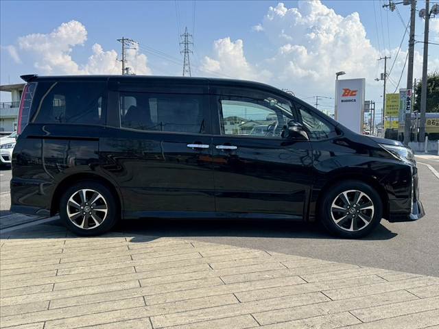 Toyota Noah 11
