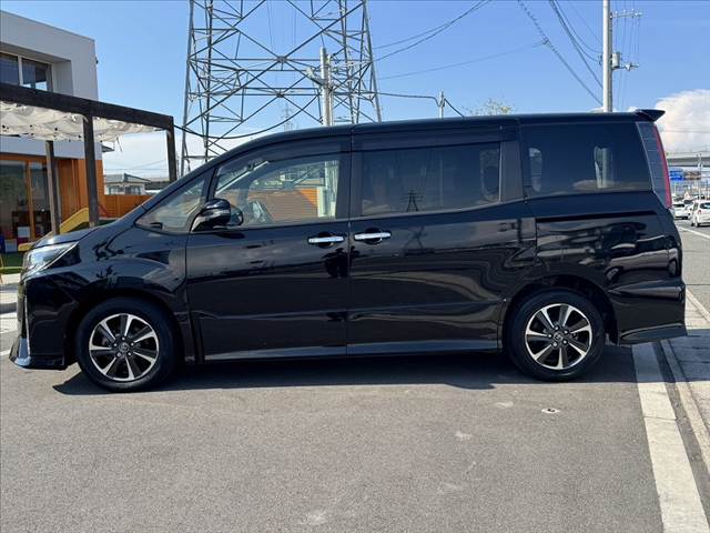 Toyota Noah 12