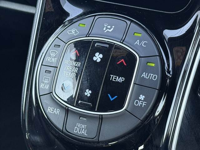 Toyota Noah 5