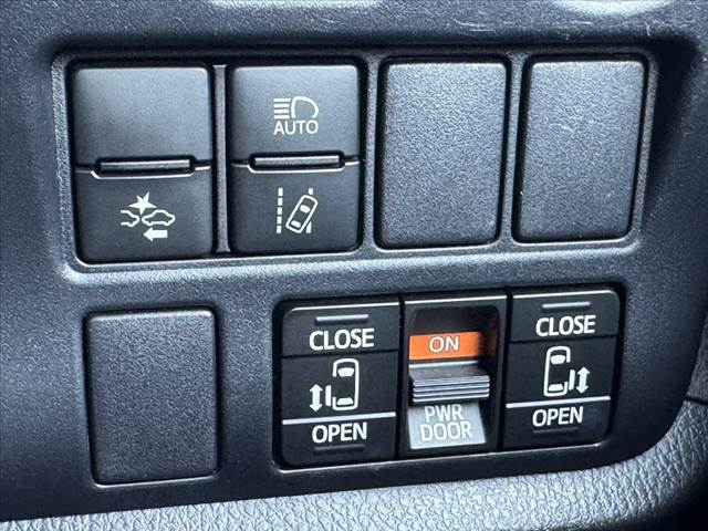 Toyota Noah 6