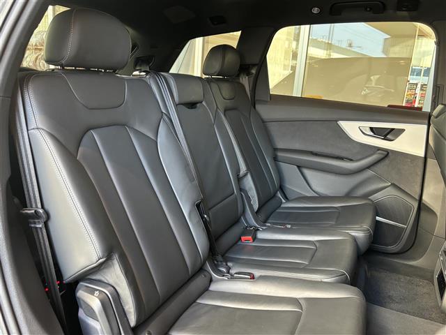 Audi Q7 11